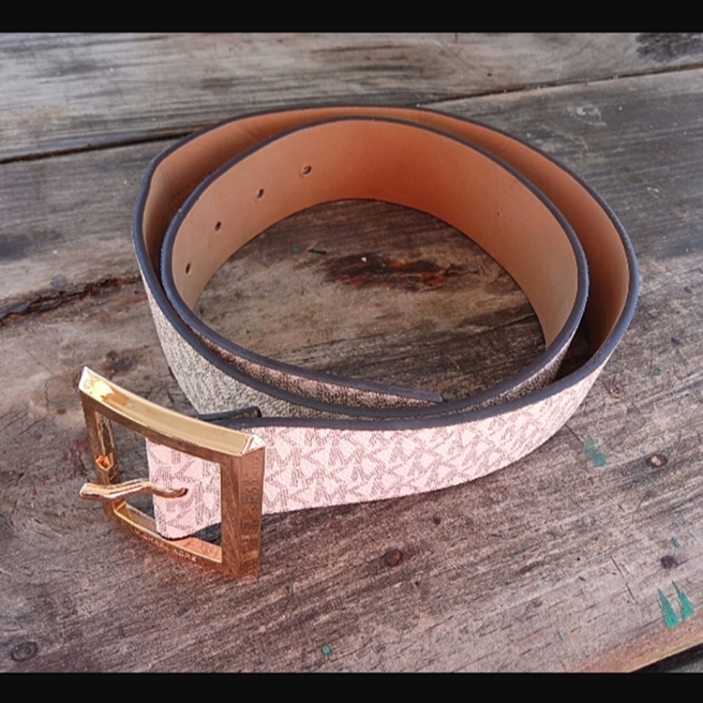 Michael Kors Women's Leather Belt Vanilla Logo Sz Medium Worn Once 32"-36"